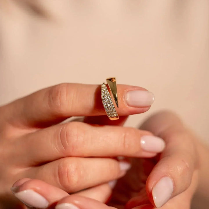 Elegant ring with stunning stones