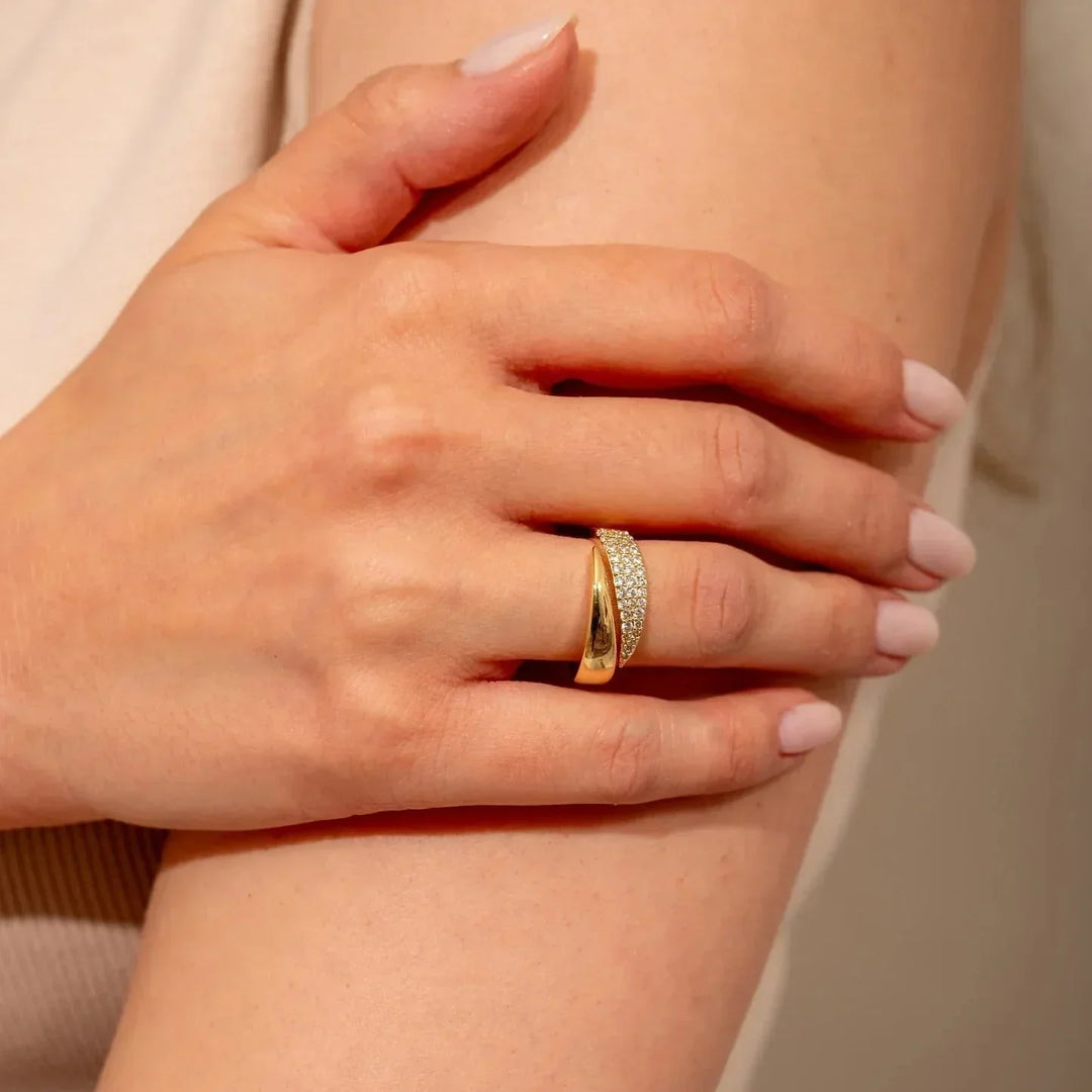 Elegant ring with stunning stones