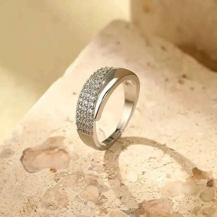 Elegant ring with stunning stones